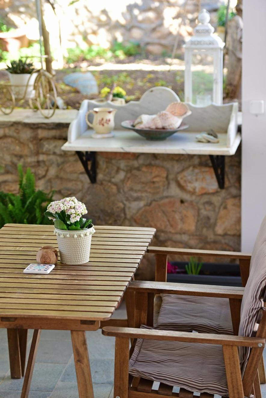 Athina Guesthouse Hydra  Bagian luar foto