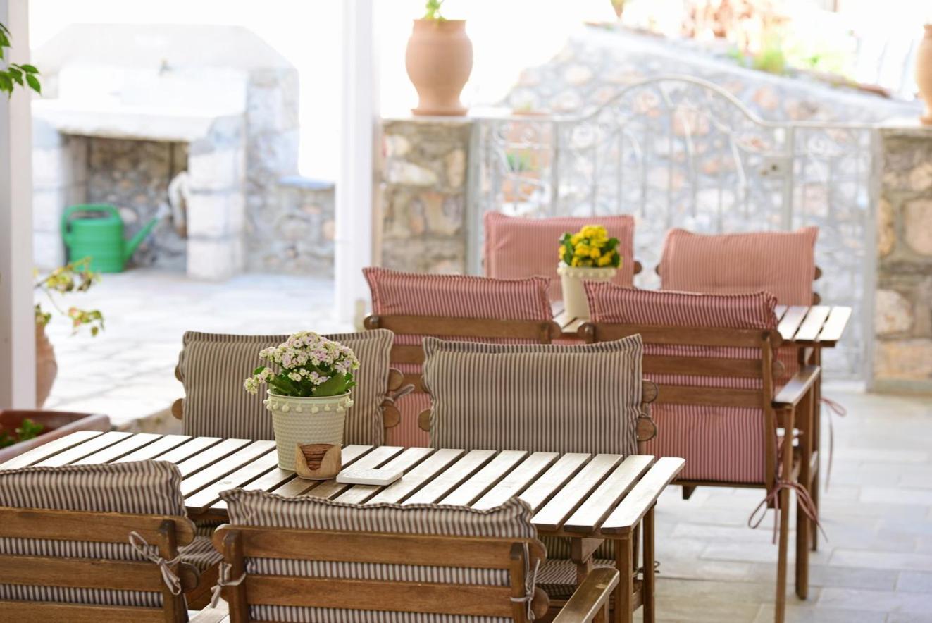 Athina Guesthouse Hydra  Bagian luar foto