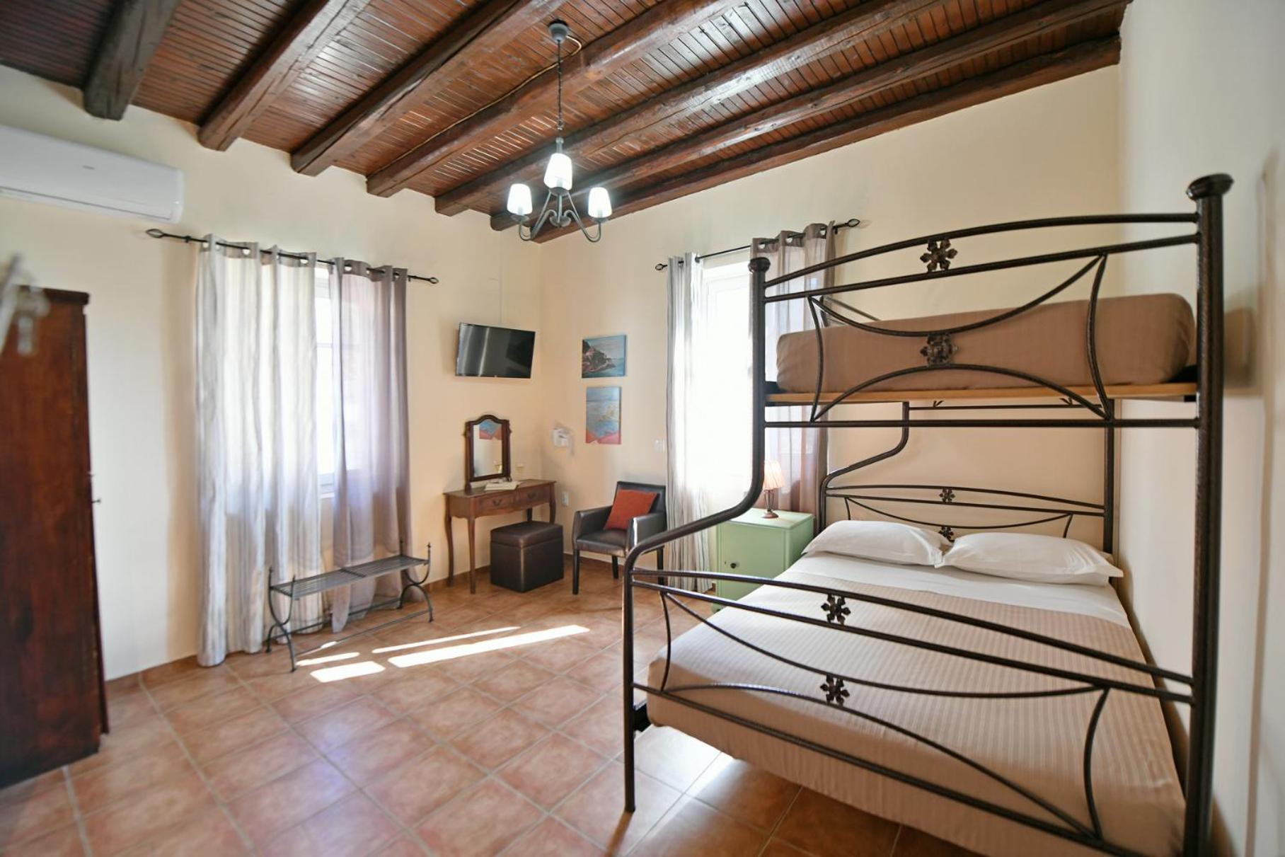 Athina Guesthouse Hydra  Bagian luar foto