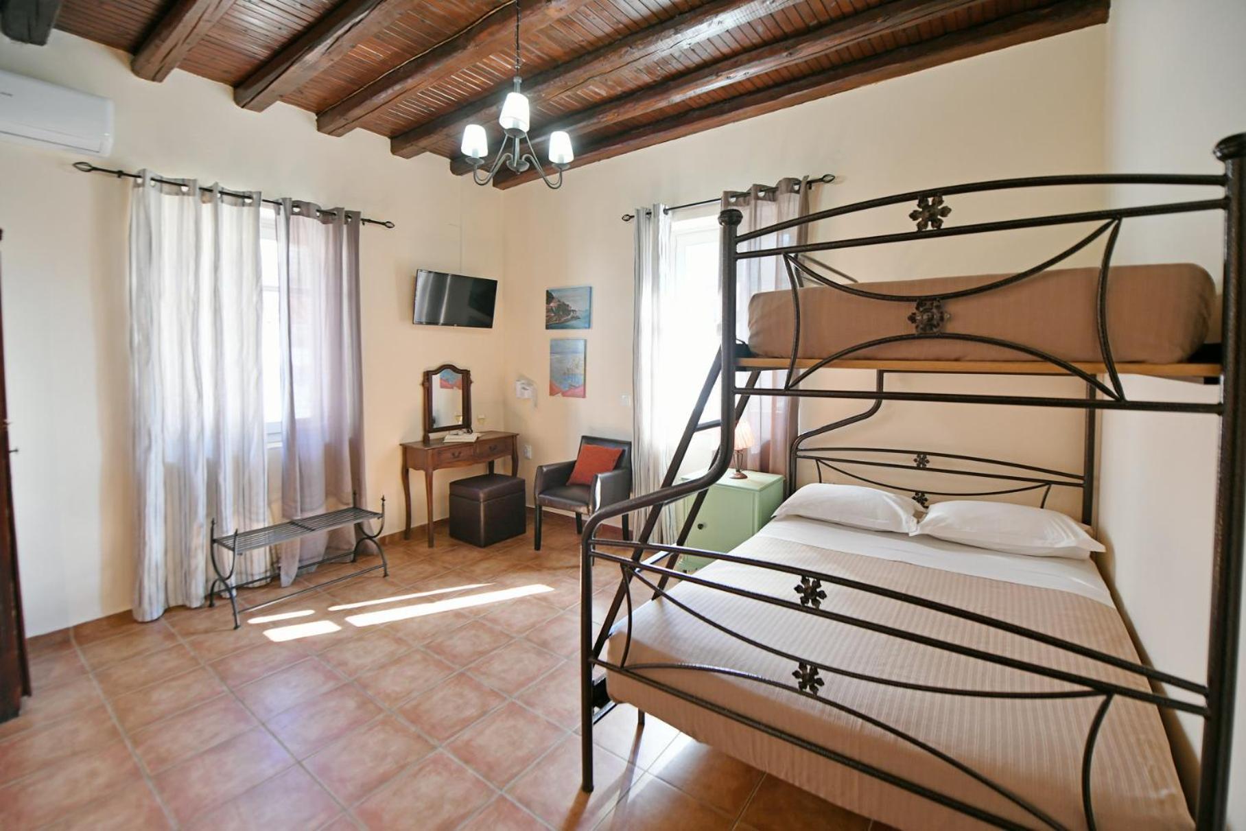 Athina Guesthouse Hydra  Bagian luar foto