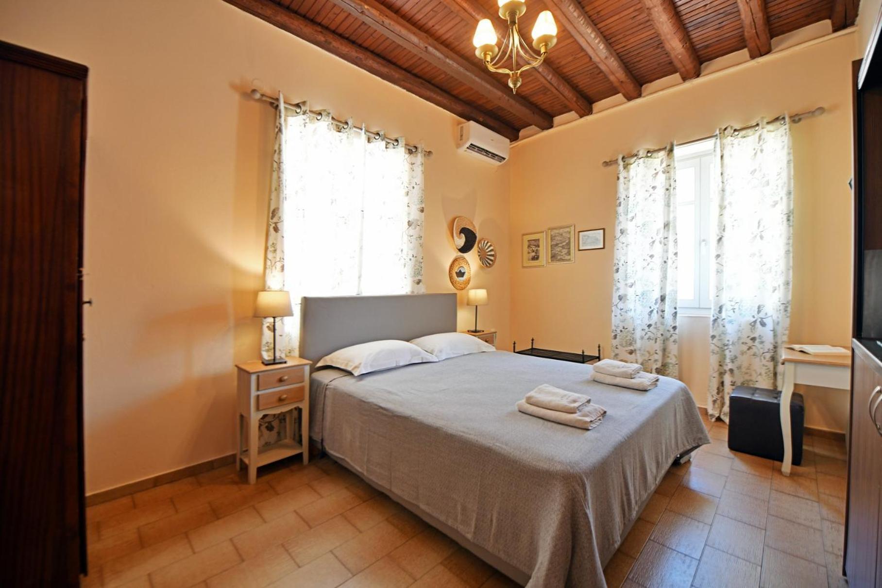Athina Guesthouse Hydra  Bagian luar foto