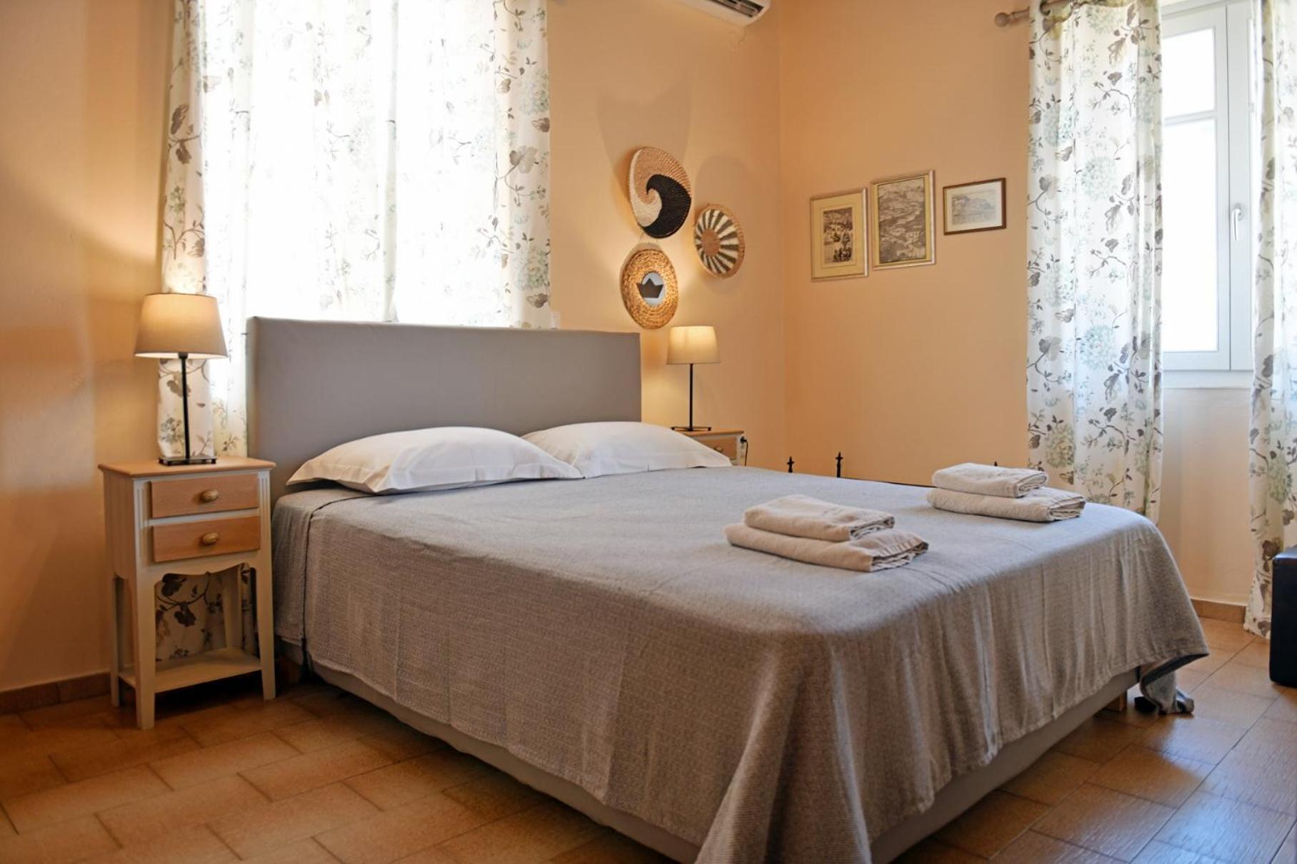 Athina Guesthouse Hydra  Bagian luar foto